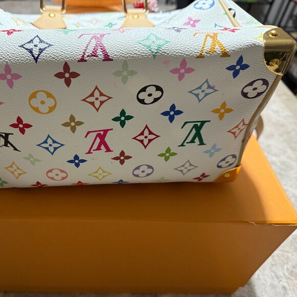 STUNNING Fashion Satchel with Leather Details and Long Strap! Fashion Crossbody! - Picture 6 of 10